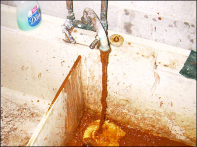 Laundry tray prior to water treatment in Milwaukee